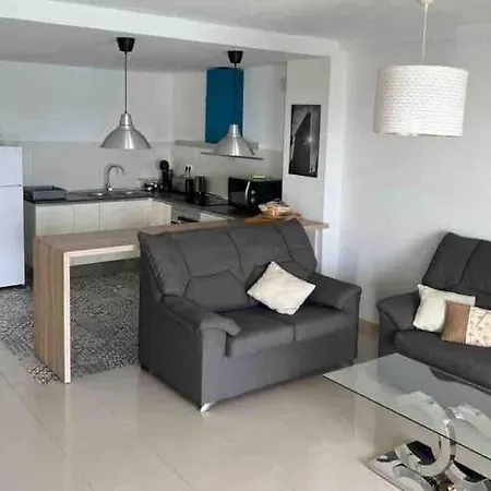 Ruim Aan Het Met 4 Slaapkamers Torrevieja